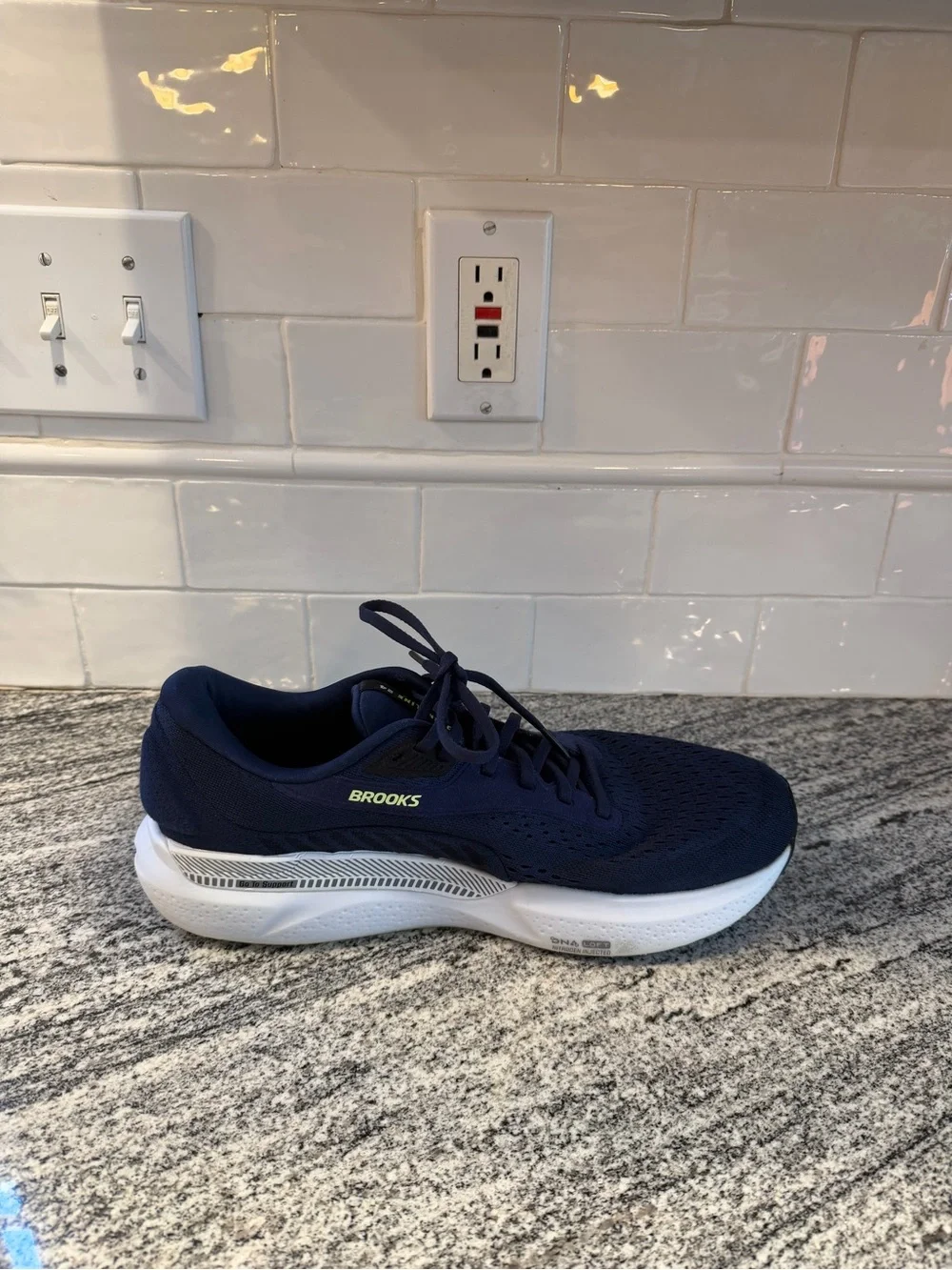 Men’s Brooks Adrenaline 24 Size 11.5 2E/Wide